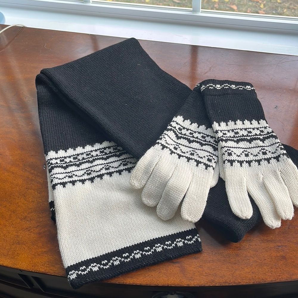 Scarf and Gloves Set